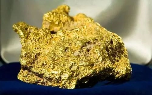 为什么在这种矿物附近最容易淘到黄金？