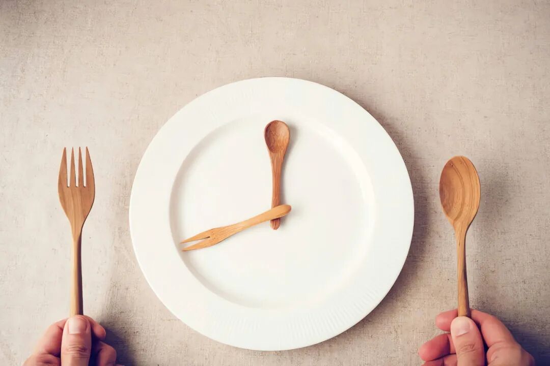 一个不「按时吃饭」的人，代谢和免疫力都在下降