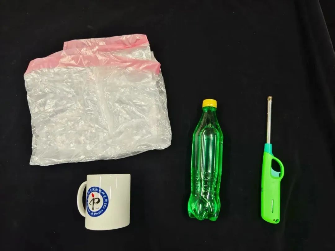 用打火机去烧装有水的塑料袋，袋子真的不会破吗？答案可能和你想的不一样 | 正经玩