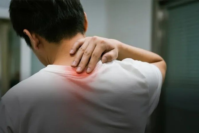 按摩时要求“再重点”，男子竟脑梗！这4个身体“危险区”千万别乱按