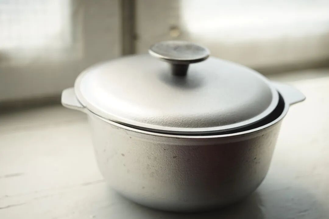 为什么以前常用的铝壶、铝锅渐渐消失了？