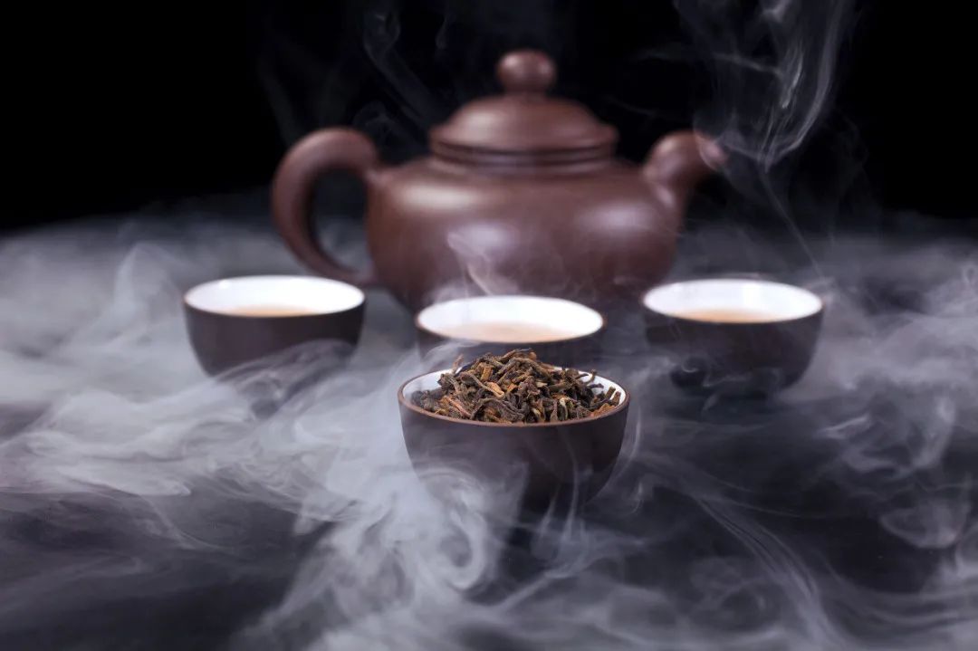 用茶水送服药物，到底是有效辅助​​还是​​暗藏风险​​？