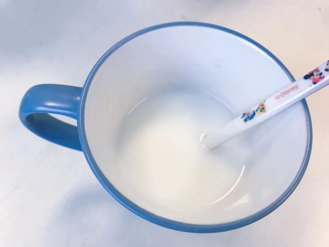 国家出手了！纯牛奶全面禁用这个成分，买前一定要看清