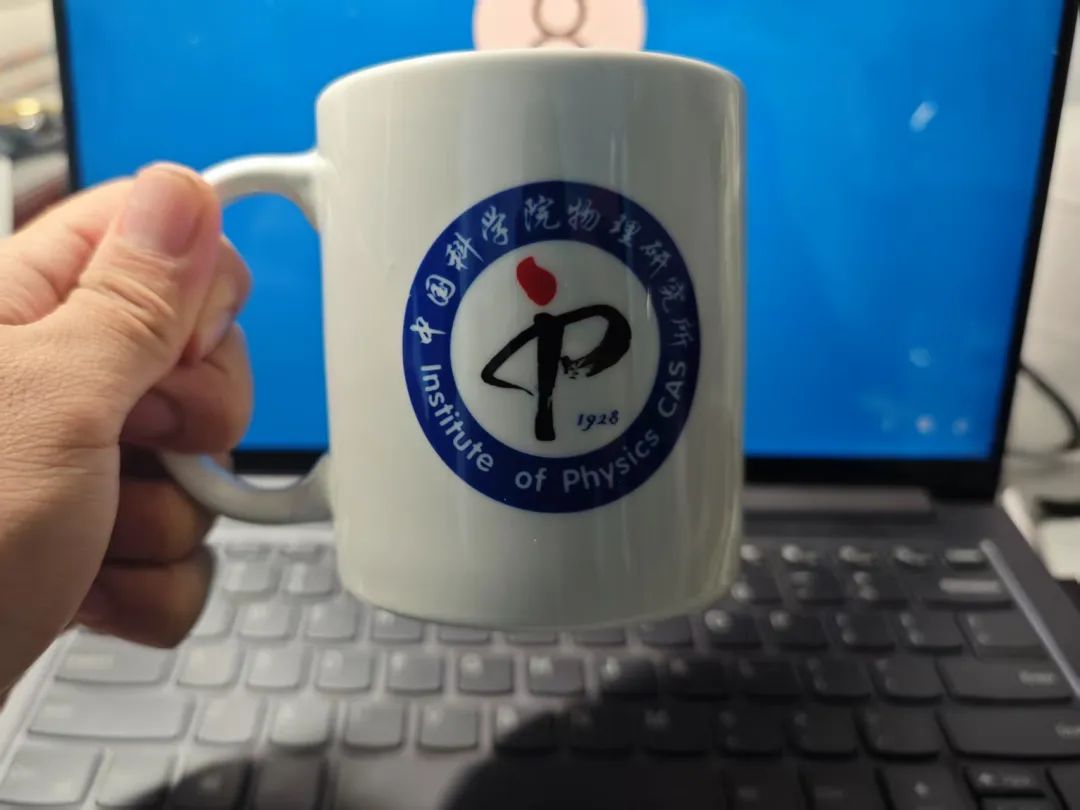 把一张图片喂给AI 500次会发生什么？小白也能会|正经玩