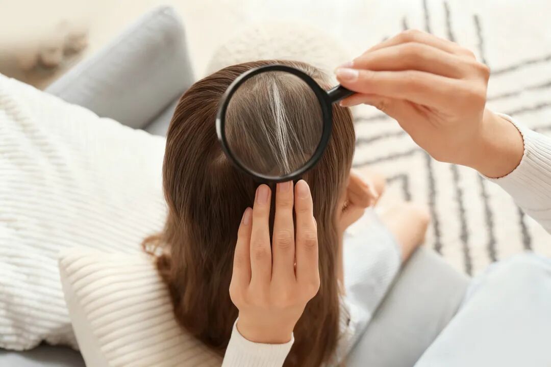 长白发不一定是坏事，新研究发现或许能防癌