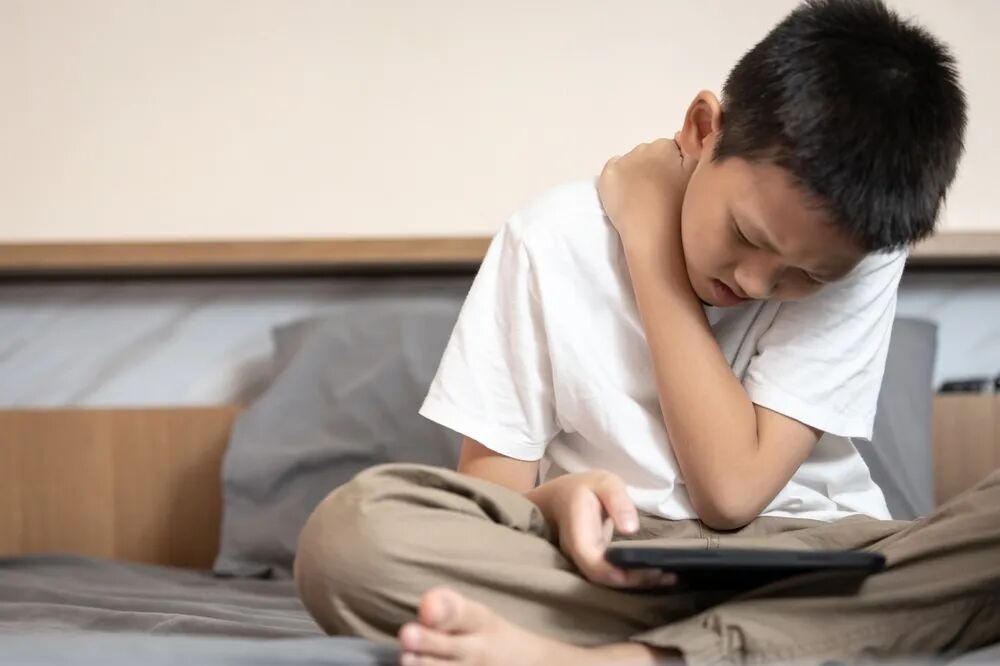 一个不起眼的小习惯，正在「吃」掉孩子的身高，趁早排查！