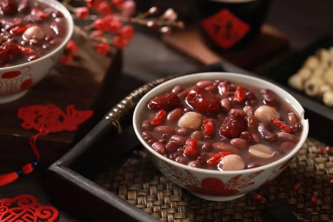 腊八蒜为啥是绿色的？哪些人群不宜吃？