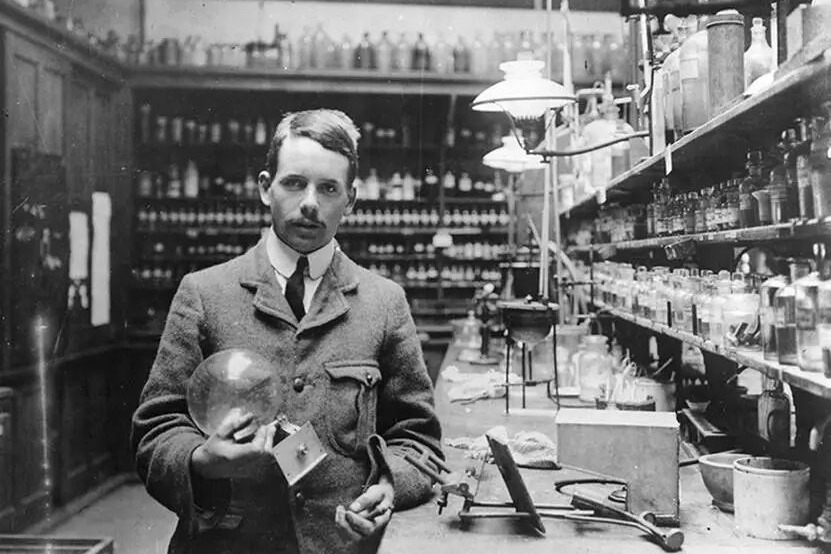 谁是诺奖最严厉的父亲？